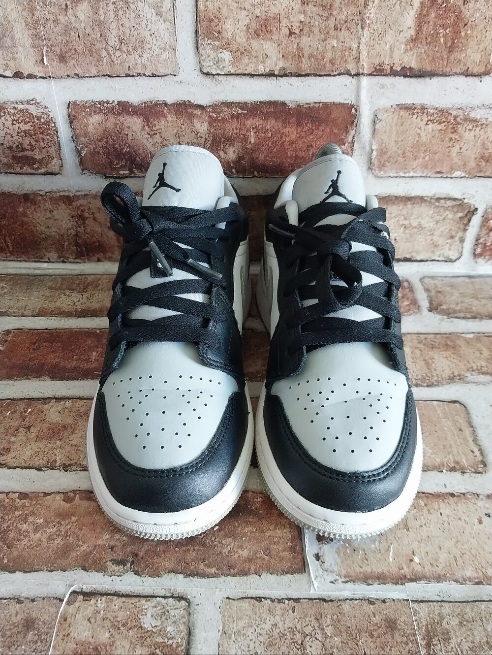 Pre-owned 2020 Jordan 1 Low - Picture 3 of 11